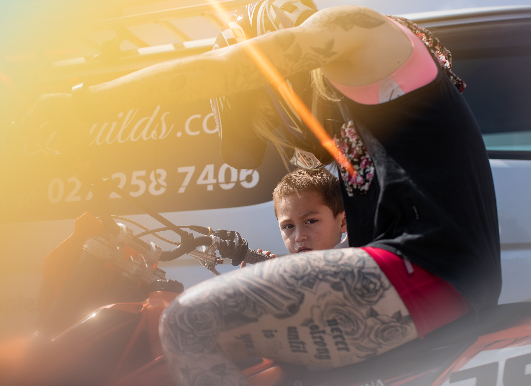 Building-women-photography-D-8